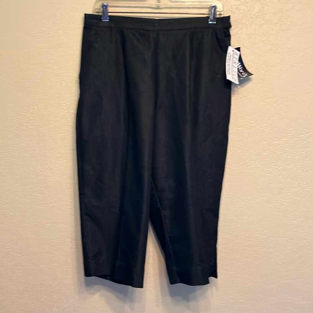 NWT LG BON WORTH STRETCH SIDE FASTEN BLACK CAPRIS